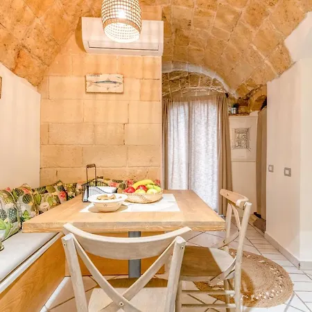 Cozy House In The Old Holiday home Bari